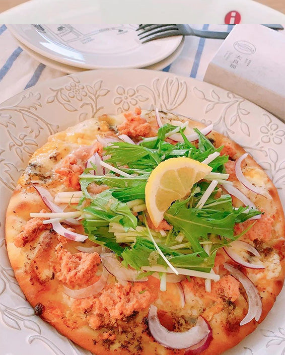 明太子のサラダピザ